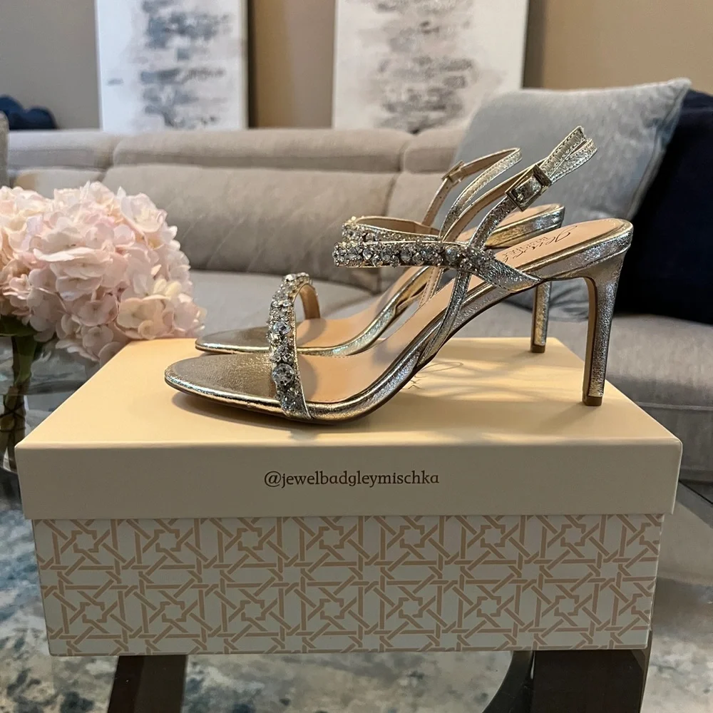 BRAND NEW Jewel Badgley Mischa Donna size 8 light gold - Picture 4 of 6